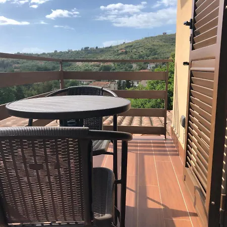 Artemide לינה וארוחת בוקר אגרופולי